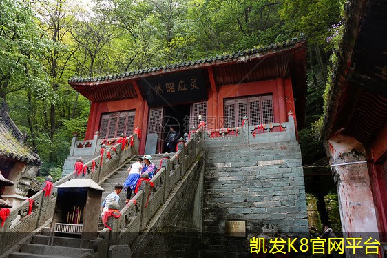  凯发k8国际登录厅探索手工毯的独特艺术风格