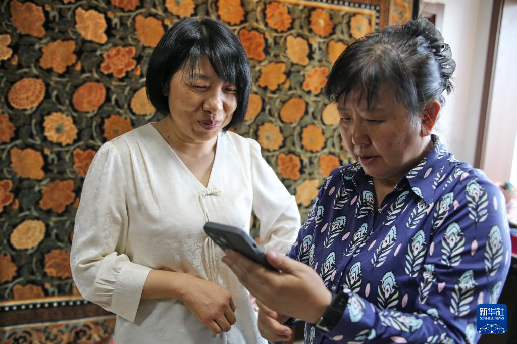  K8凯发app官网丝缕成画 北京宫毯织造技艺再现活力
