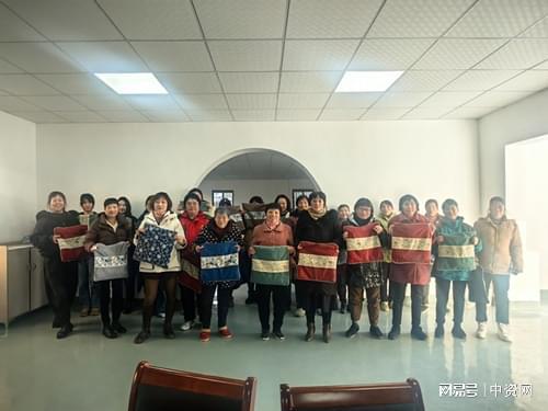 凯发K8官网下载客户端淳化社区：艾香飘满社区 手工制作乐无穷