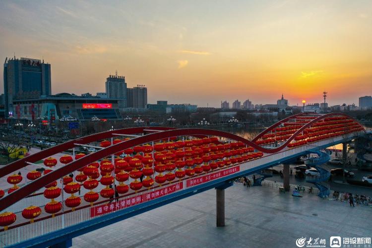  凯发k8旗舰厅ag节日气氛“拉满”！德州大街小巷张灯结彩喜迎